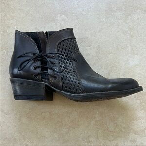 Roan by BedStu Antonia Side Tie Black
Leather Ankle Boots 7.5